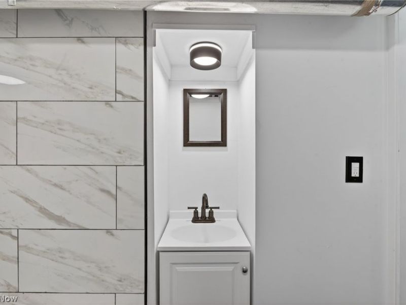 568 Heather Lane, Bedford, OH 44146 Photo 16