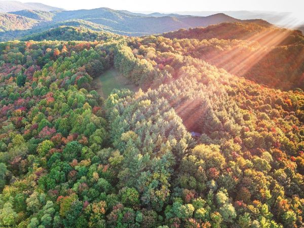 7242 Files Creek , Beverly, WV 26253