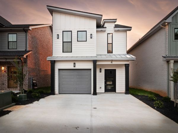 4 Dutch Dr, Clarksville, TN 37043