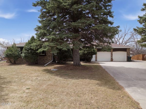 603 TERRACE Drive , Grand Forks, ND 58201