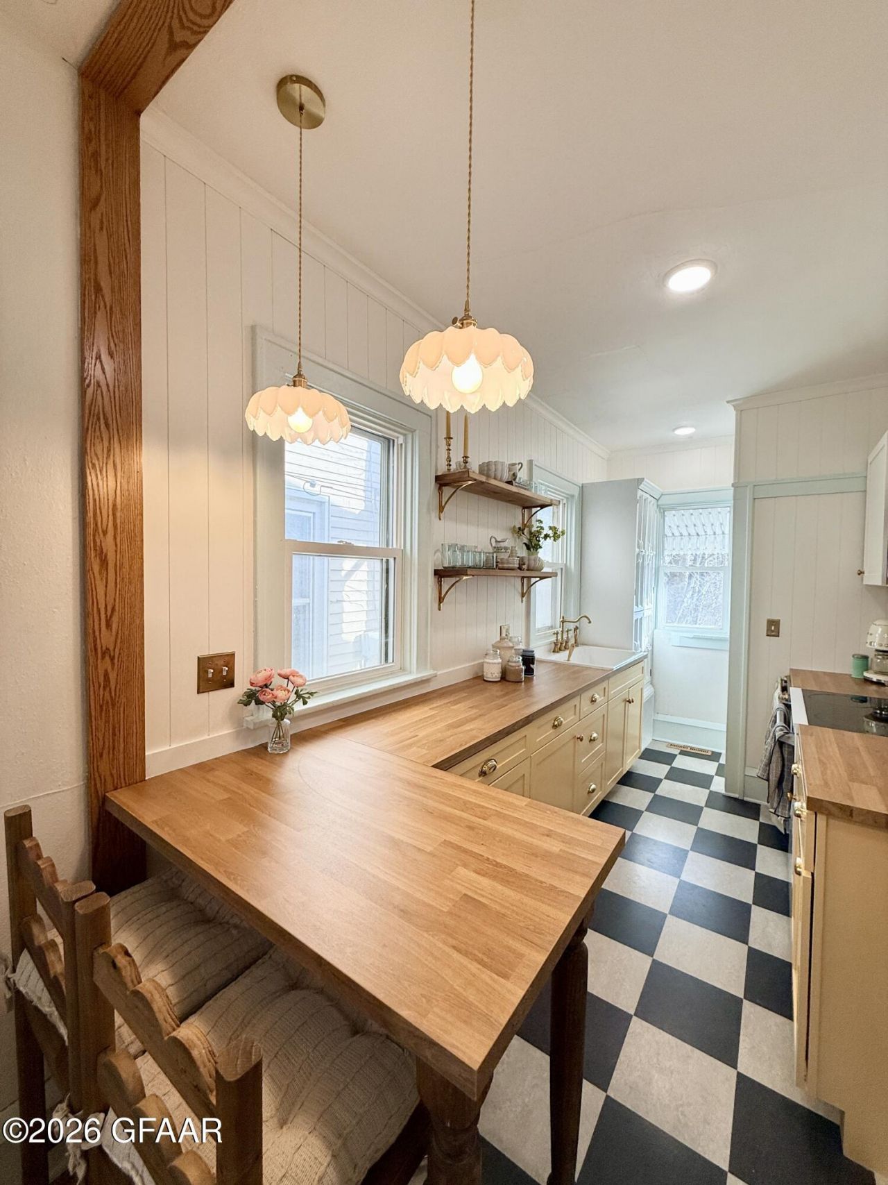 805 5TH Street N primary photo