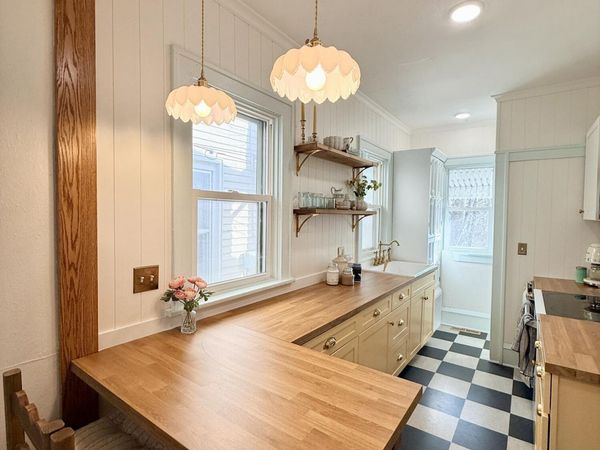 805 5TH Street N, Grand Forks, ND 58203