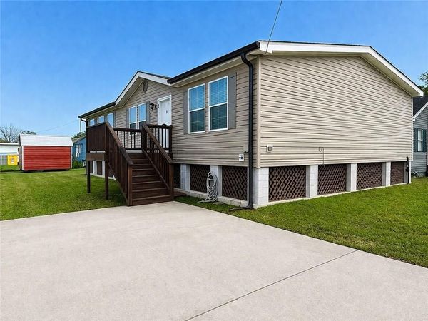 1535 AVENUE B Drive , Marrero, LA 70072