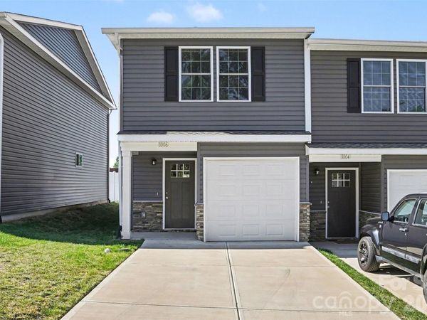 1006 10th Avenue NE, Hickory, NC 28601