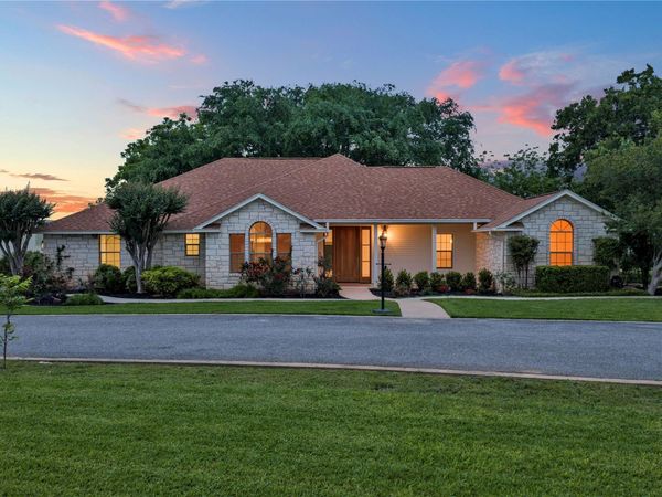 406 Ancient Oaks DR, Marble Falls, TX 78654