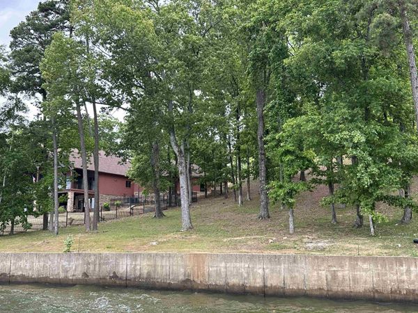 240 BREATHTAKING RD, Savannah, TN 38372