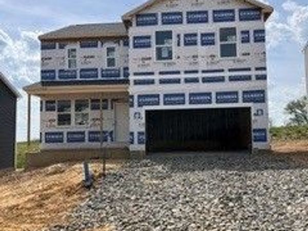 343 Leslie Farms Dr , Evans City, PA 16033