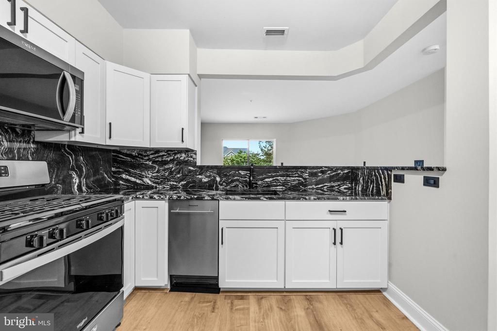 12915 Alton Square, Unit 216, Herndon, VA 20170 Main Photo