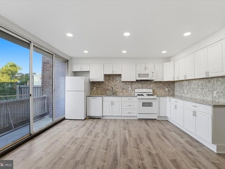 100 E Glenolden Avenue , Unit R-10, Glenolden, PA 19036 Main Photo