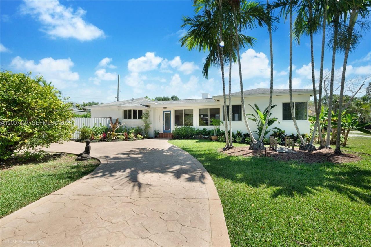 5889 Devonshire Blvd, Miami, FL 33155 Photo