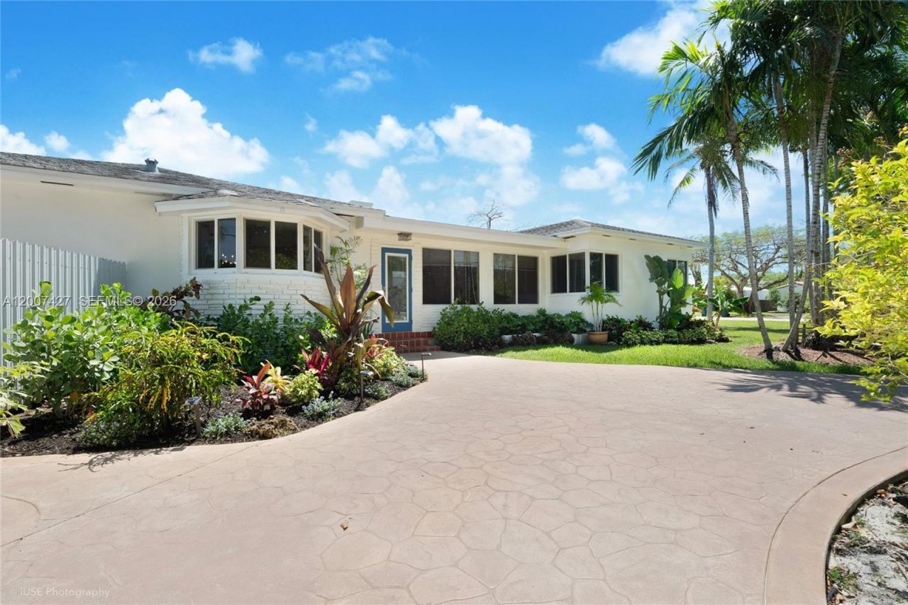 5889 Devonshire Blvd, Miami, FL 33155 Photo