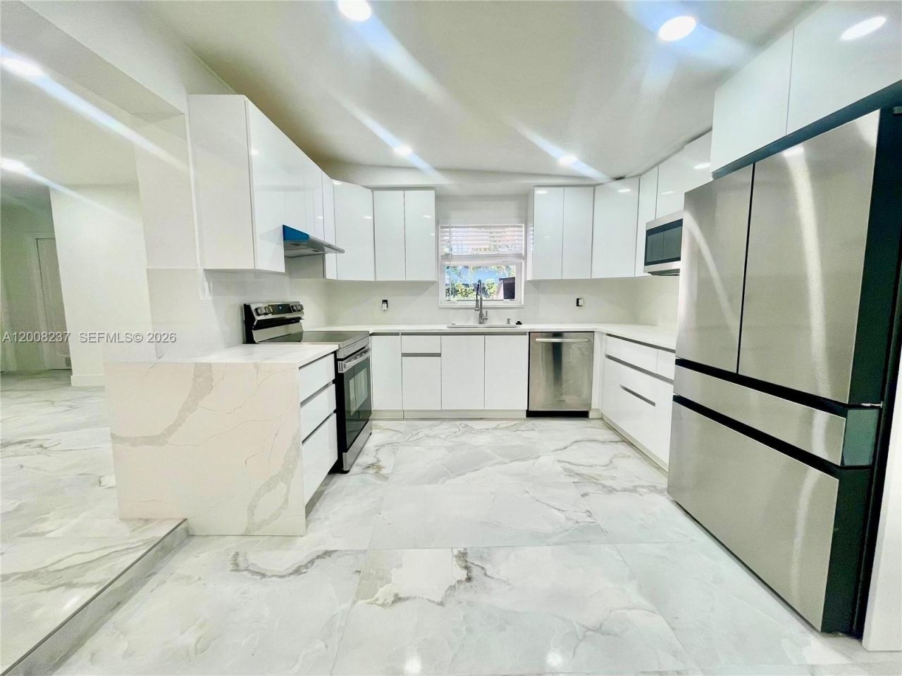 1649 NE 8th Ave , Fort Lauderdale, FL 33305 Photo