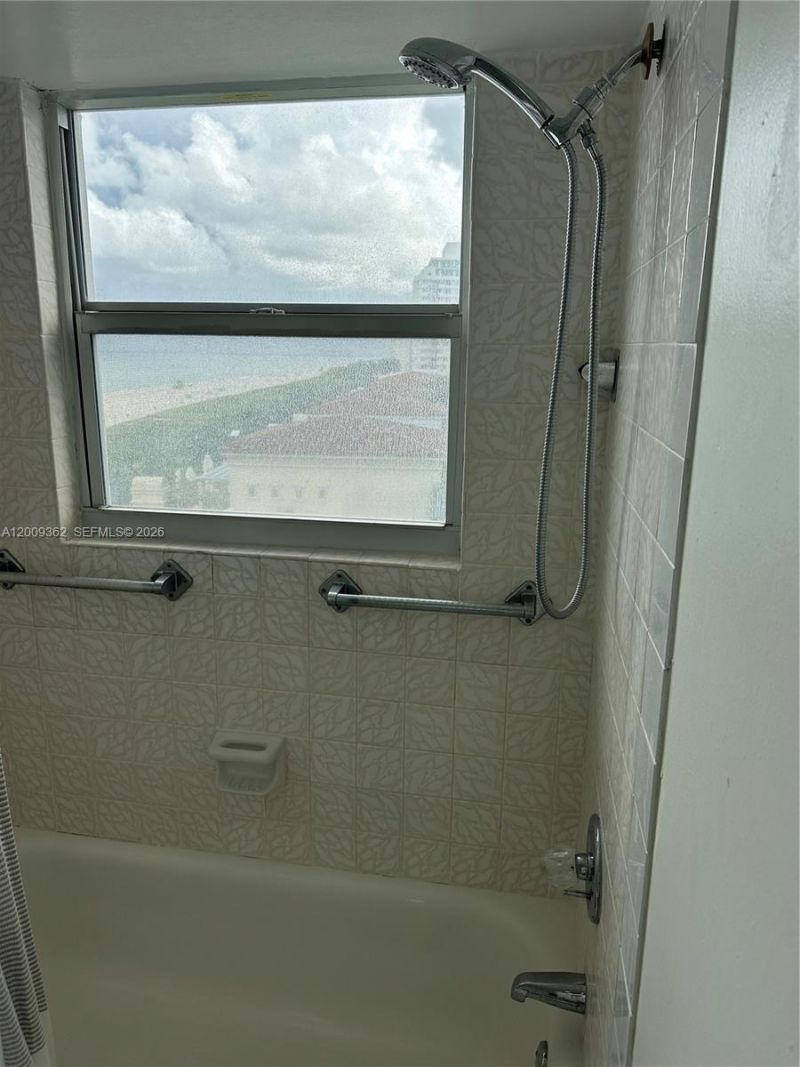 6039 Collins Ave, Unit 826, Miami Beach, FL 33140 Photo