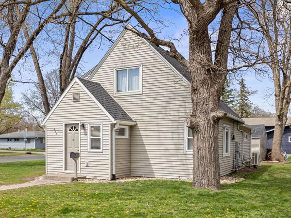 437 Linden Avenue SW, Hutchinson, MN 55350