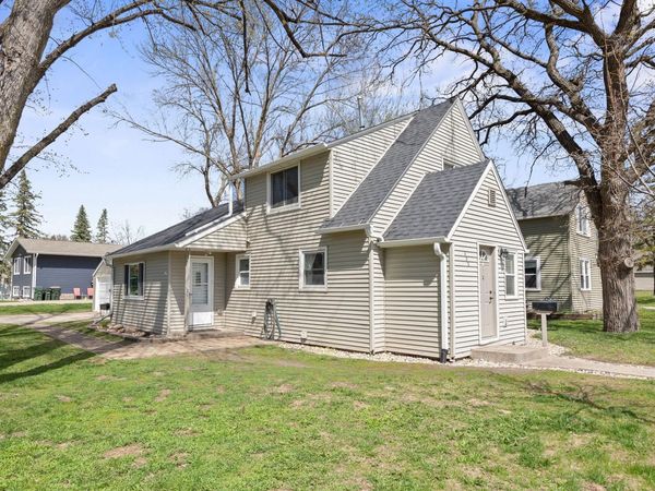 437 Linden Avenue SW, Hutchinson, MN 55350