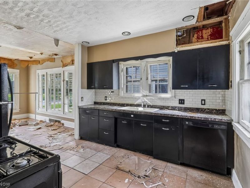 6821 Fleet Avenue, Cleveland, OH 44105 Photo 20