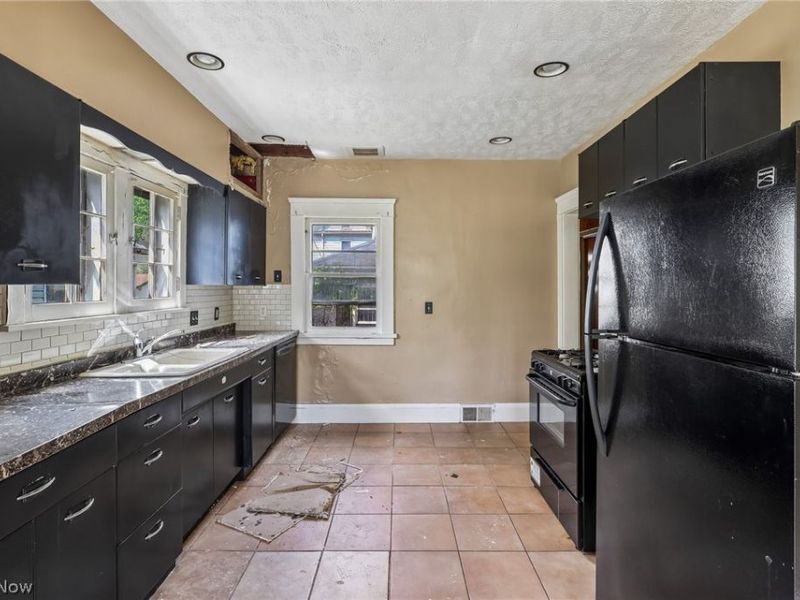 6821 Fleet Avenue, Cleveland, OH 44105 Photo 21