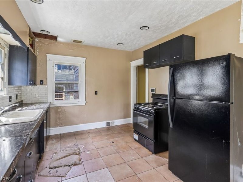 6821 Fleet Avenue, Cleveland, OH 44105 Photo 22