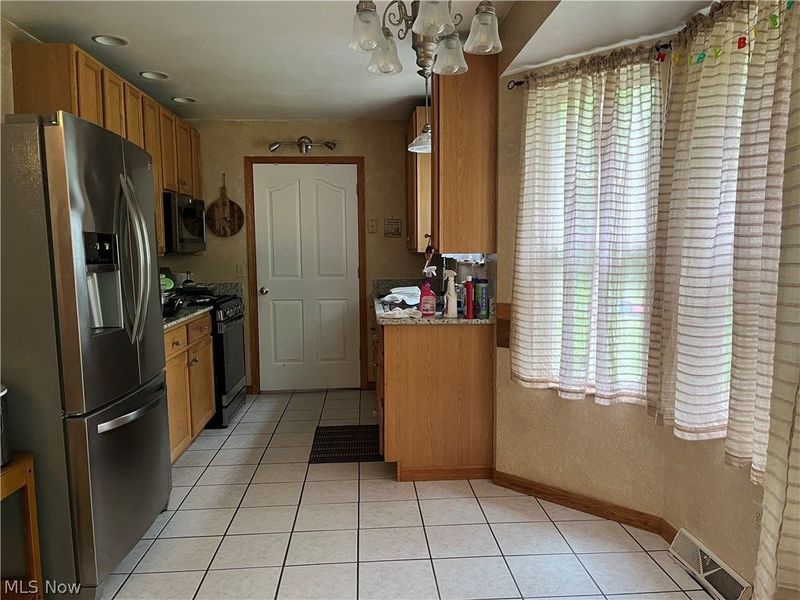 1501 Birch Run Drive NE, Warren, OH 44483 Photo 4