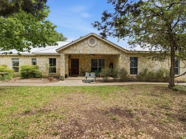 707 Oak Ridge Ln, Pipe Creek, TX 78063