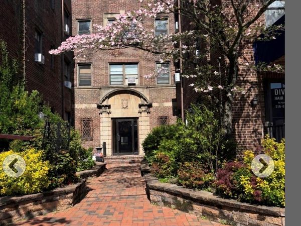 7 BOND , Unit 3J, Great Neck, NY 11021