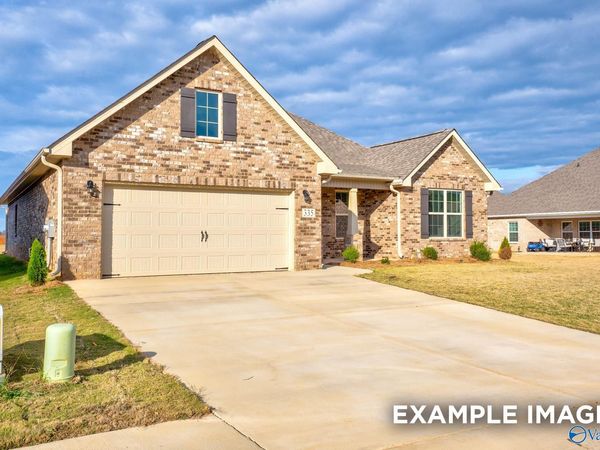 806 Ronnie Drive, Hartselle, AL 35640