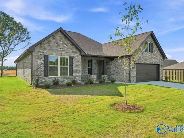 806 Ronnie Drive, Hartselle, AL 35640