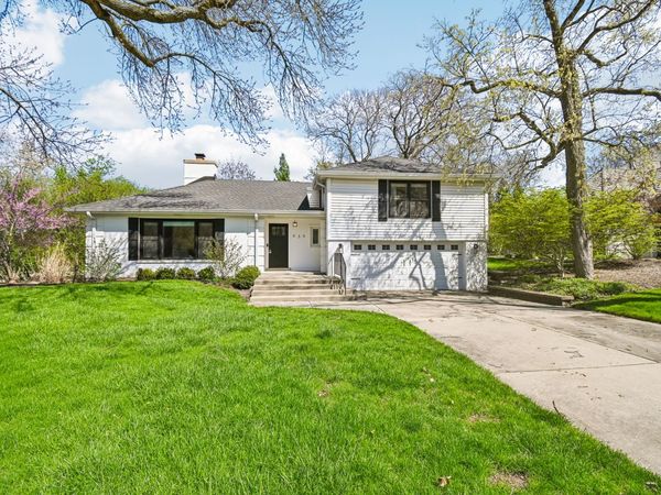 939 Westcliff Lane SE, Deerfield, IL 60015