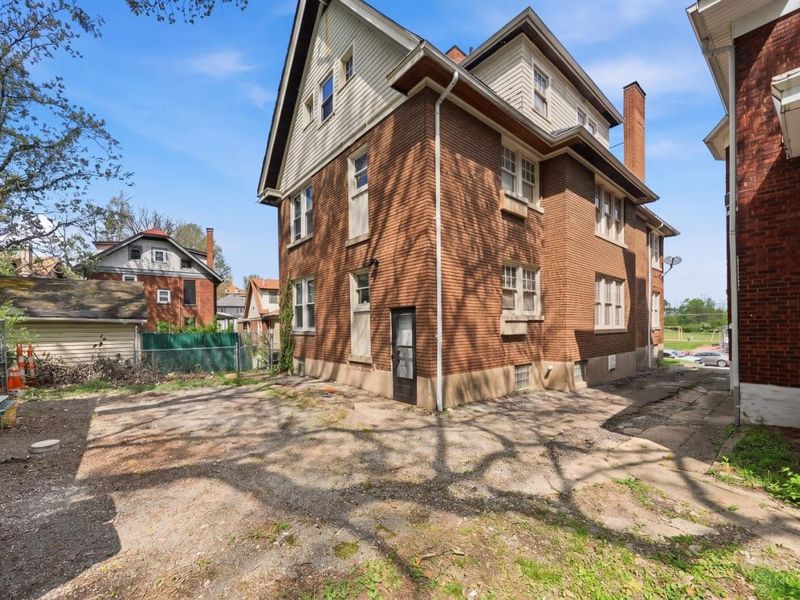 643 Glenwood Avenue, Cincinnati, OH 45229 Photo 2