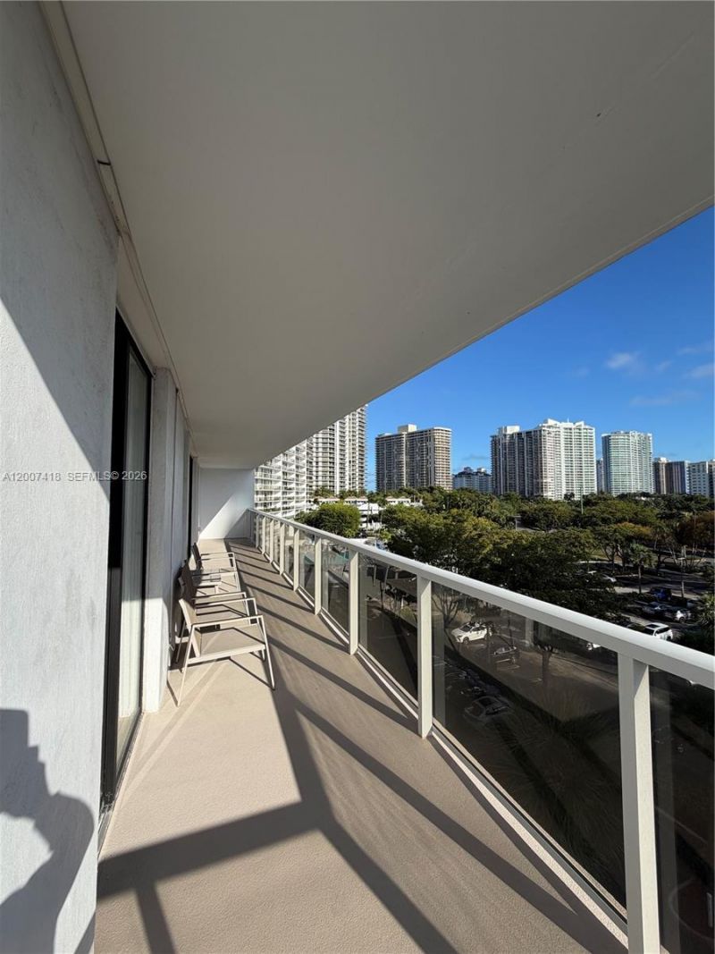 3701 N Country Club Dr , Unit 607, Aventura, FL 33180 Photo