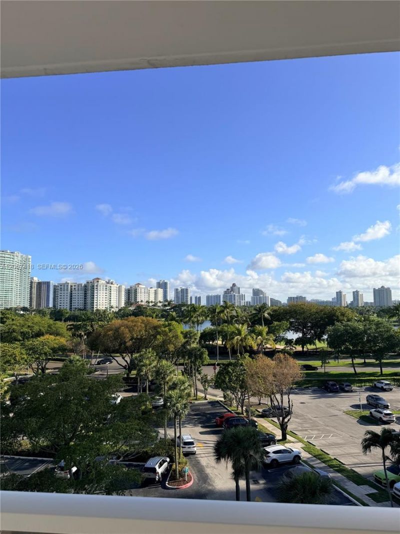 3701 N Country Club Dr , Unit 607, Aventura, FL 33180 Photo