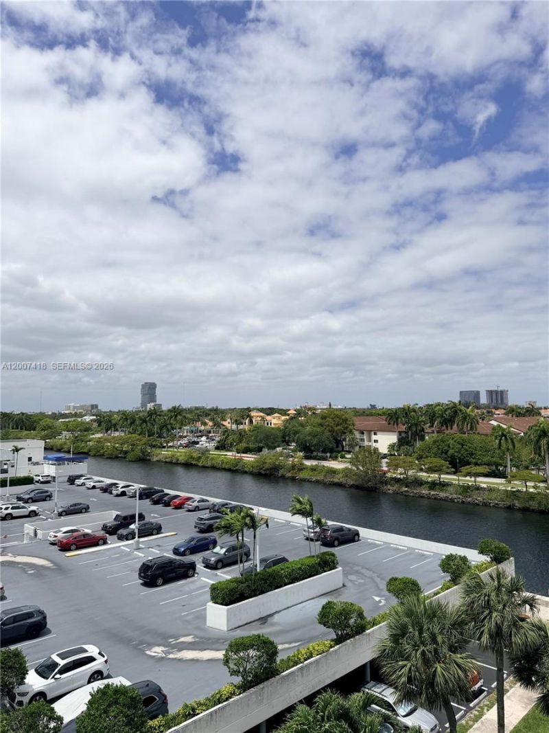 3701 N Country Club Dr , Unit 607, Aventura, FL 33180 Photo