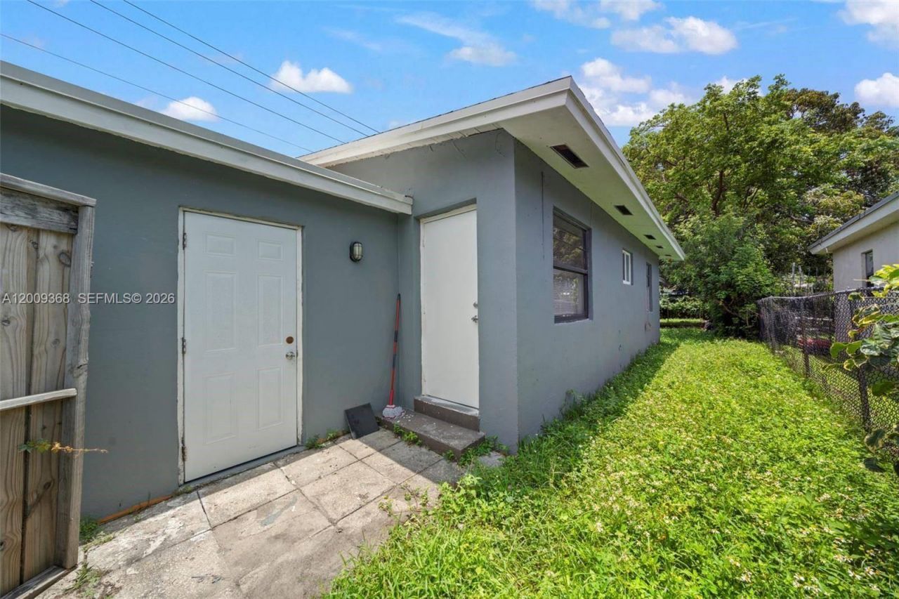 1344 NW 7th Ter , Fort Lauderdale, FL 33311 Photo