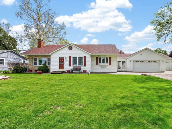 806 E 9th Street S, Newton, IA 50208
