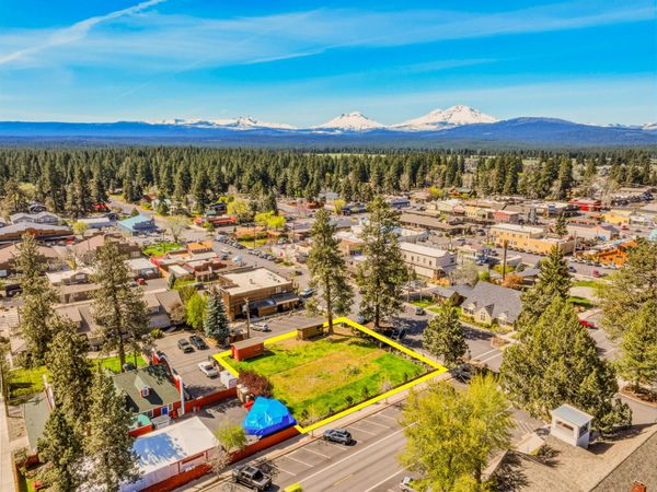 301 E Main Avenue, Sisters, OR 97759