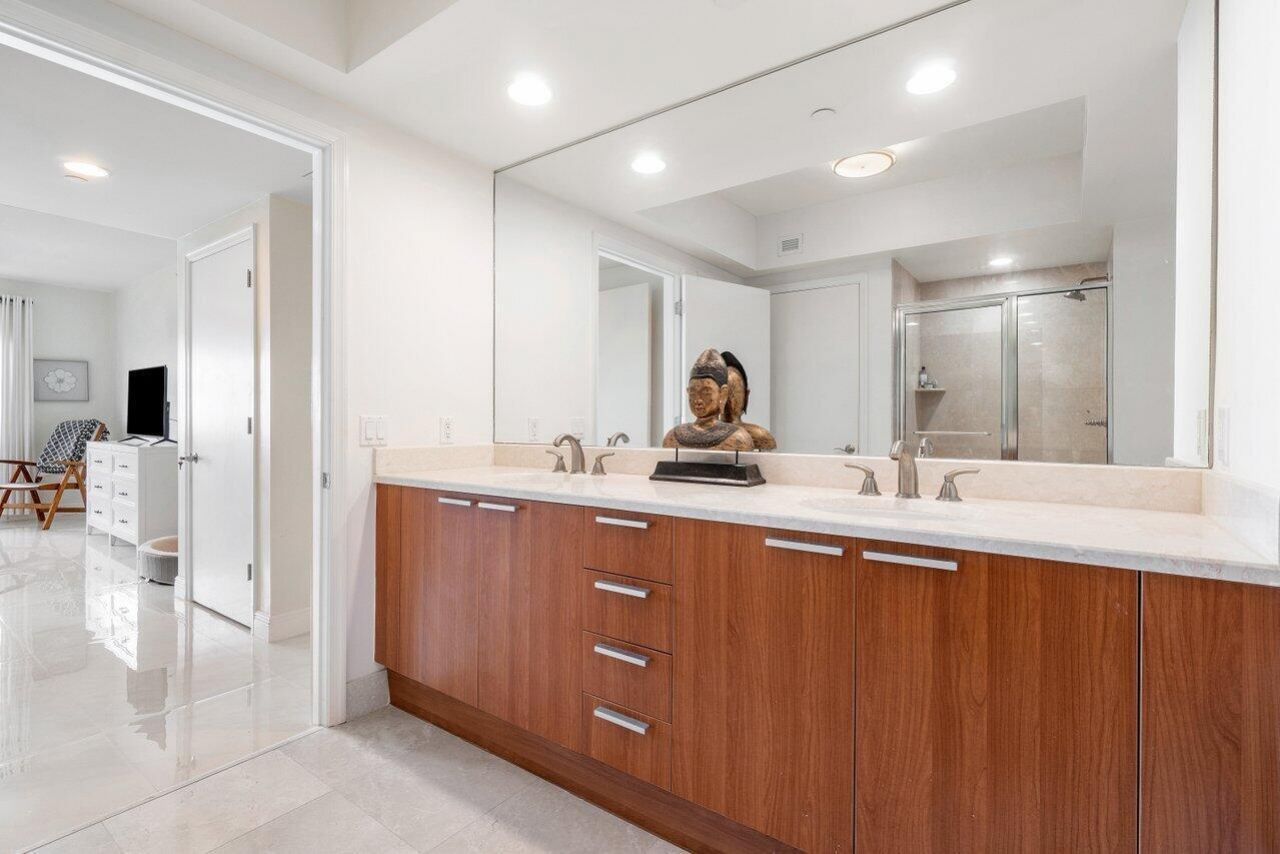 2650 Lake Shore Drive, Unit 1003, Riviera Beach, FL 33404 Photo