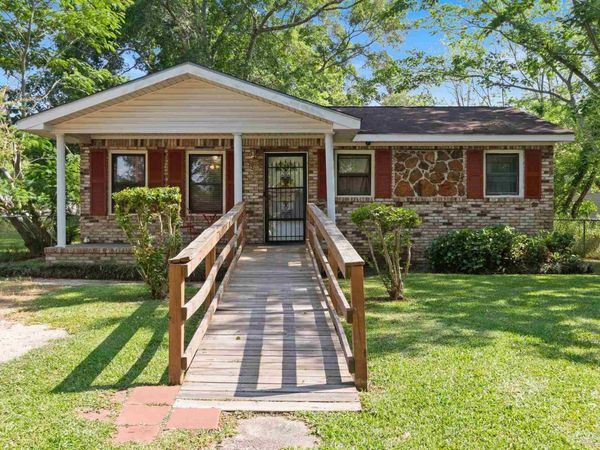 220 Liberty St, Atmore, AL 36502