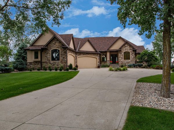 858 E Sawgrass Trail, Dakota Dunes, SD 57049