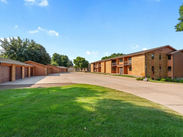 300 E 25th, Unit 9, Yankton, SD 57078