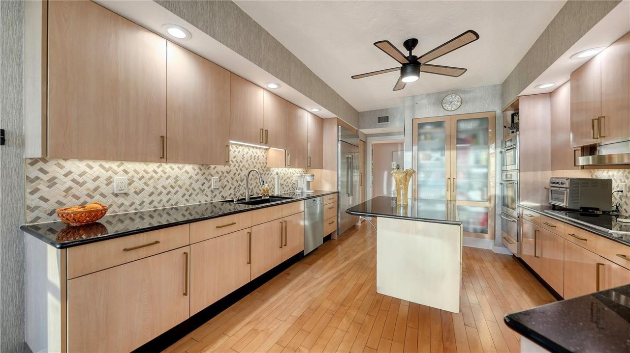 1241 Gulf Of Mexico Drive, Unit 304, Longboat Key, FL 34228 Photo