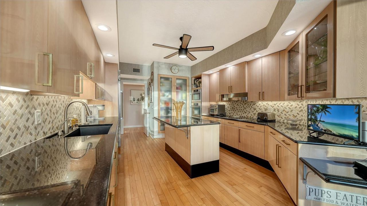 1241 Gulf Of Mexico Drive, Unit 304, Longboat Key, FL 34228 Photo