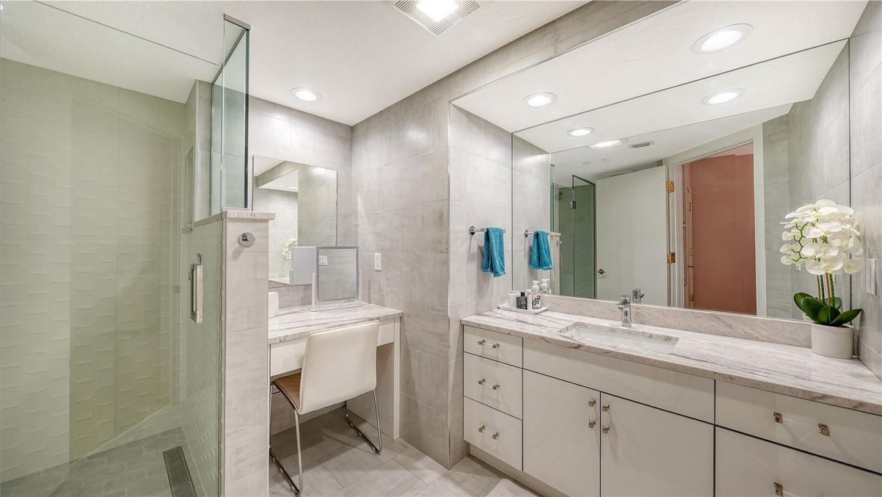 1241 Gulf Of Mexico Drive, Unit 304, Longboat Key, FL 34228 Photo