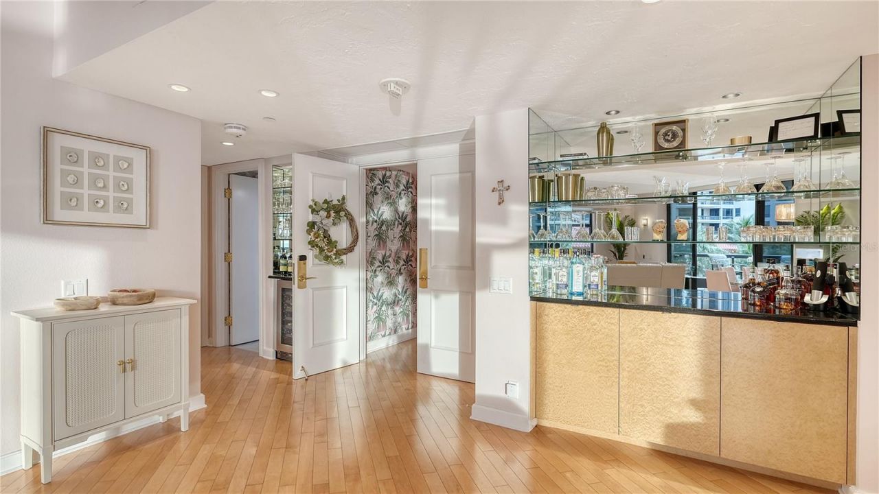 1241 Gulf Of Mexico Drive, Unit 304, Longboat Key, FL 34228 Photo