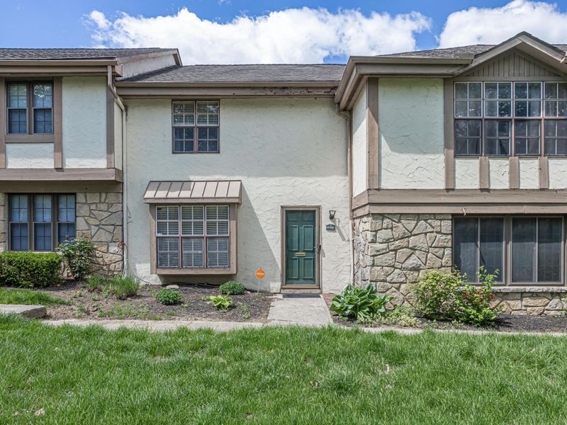 6168 Stornoway Drive S, Columbus, OH 43213 Photo 1