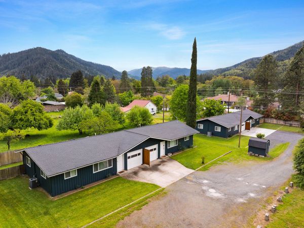 824 Pine Street, Unit 1-4, Rogue River, OR 97537