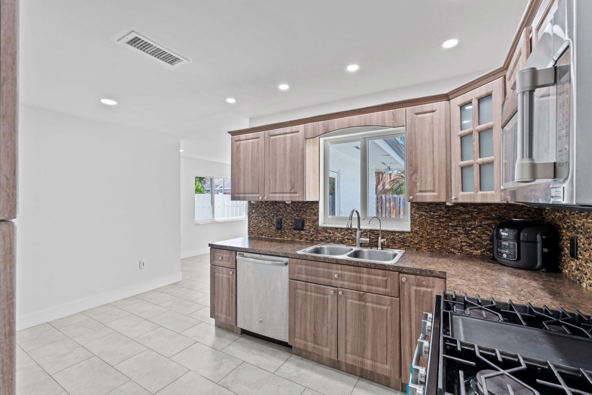 11831 NW 38th Place, Sunrise, FL 33323 Photo