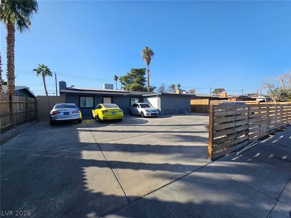 4297 Vegas Valley Drive , Las Vegas, NV 89121