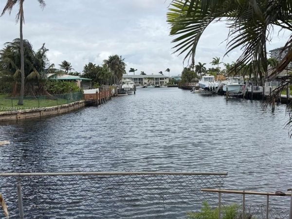 933 SE 10th Ct , Pompano Beach, FL 33060