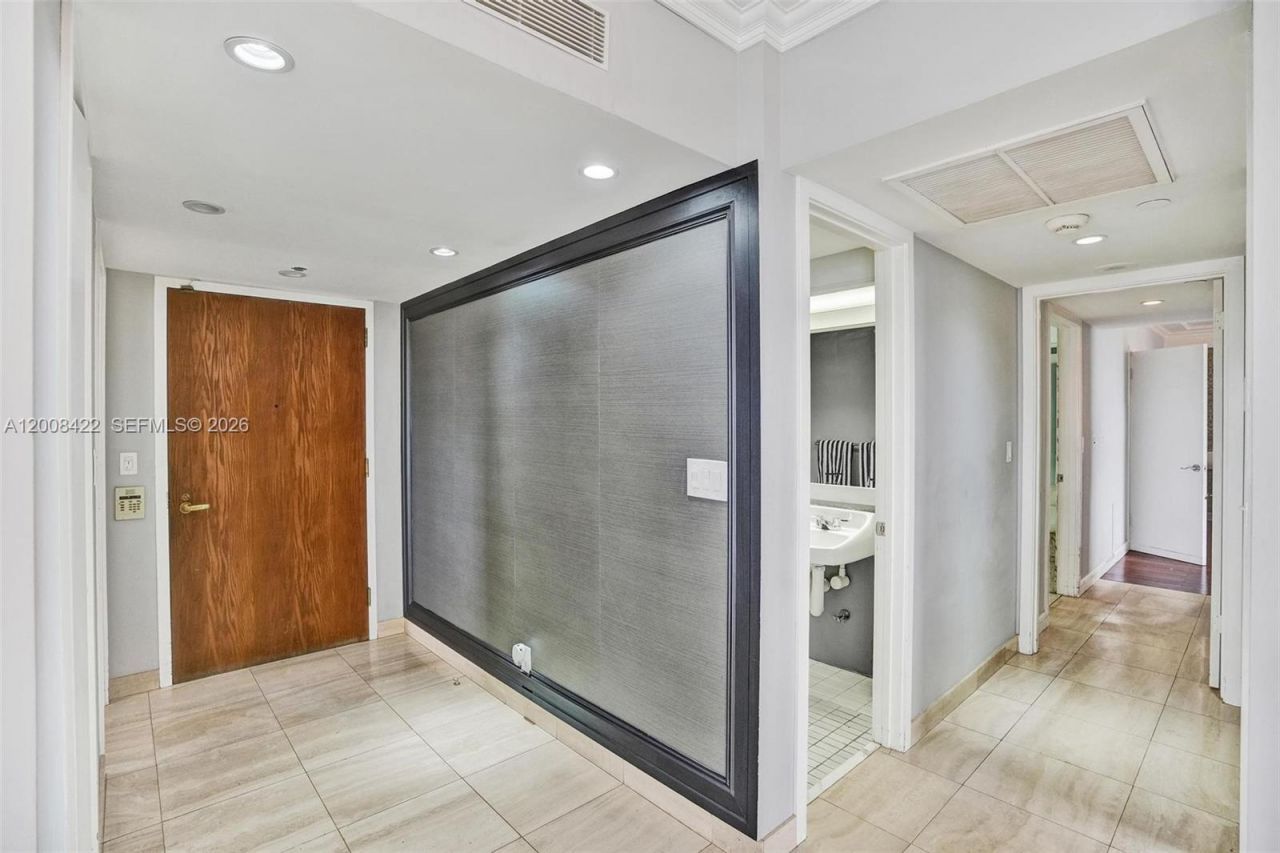 19355 Turnberry Way , Unit 8K, Aventura, FL 33180 Photo