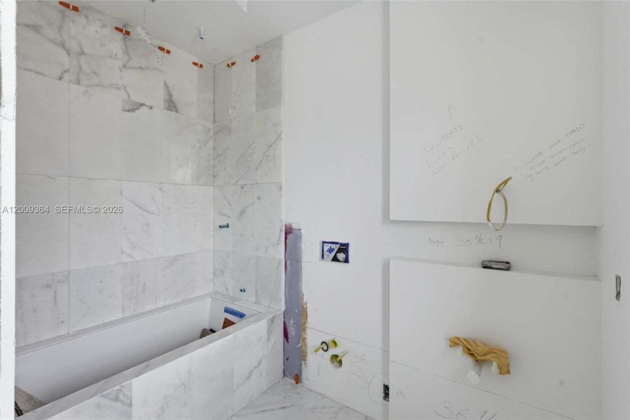 520 NE 53rd St , Miami, FL 33137 Photo